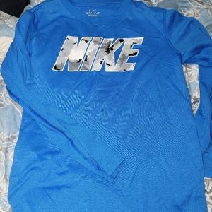 Sz m (10-12) boys nike shirt
